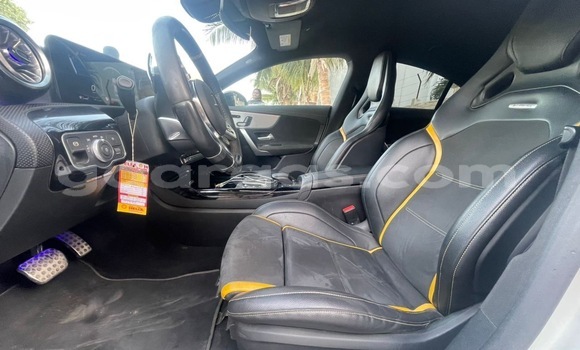 Acheter Occasion Voiture Mercedes‒Benz CLA-klasse AMG Blanc à Dakar, Dakar Acheter Occasion Voiture Mercedes‒Benz CLA-klasse AMG Blanc à Dakar, Dakar