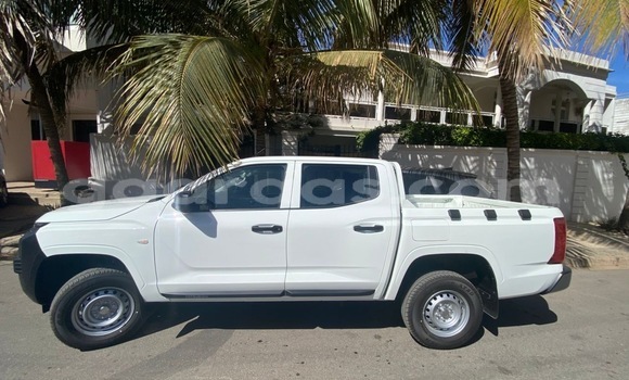 Acheter Occasion Voiture Mitsubishi L200 Blanc à Dakar, Dakar Acheter Occasion Voiture Mitsubishi L200 Blanc à Dakar, Dakar