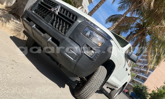 Acheter Occasion Voiture Mitsubishi L200 Blanc à Dakar, Dakar Acheter Occasion Voiture Mitsubishi L200 Blanc à Dakar, Dakar