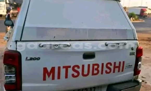 Acheter Occasion Voiture Mitsubishi L200 Blanc à Dakar, Dakar Acheter Occasion Voiture Mitsubishi L200 Blanc à Dakar, Dakar