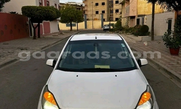 Acheter Occasion Voiture Ford Fiesta ST Blanc à Dakar, Dakar Acheter Occasion Voiture Ford Fiesta ST Blanc à Dakar, Dakar