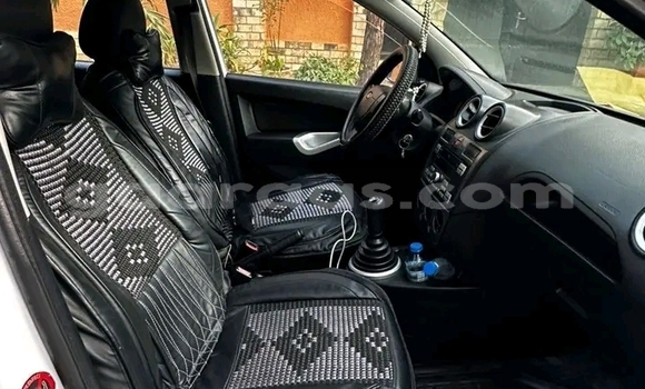 Acheter Occasion Voiture Ford Fiesta ST Blanc à Dakar, Dakar Acheter Occasion Voiture Ford Fiesta ST Blanc à Dakar, Dakar