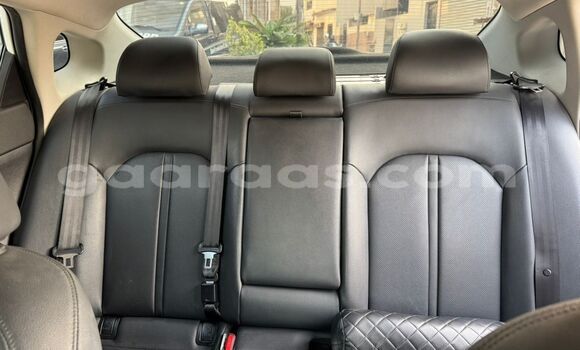 Acheter Import Voiture Kia K5 Blanc à Dakar, Dakar Acheter Import Voiture Kia K5 Blanc à Dakar, Dakar