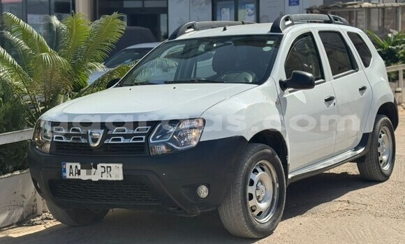 Buy Used Dacia Duster White Car in Dakar in Dakar Buy Used Dacia Duster White Car in Dakar in Dakar