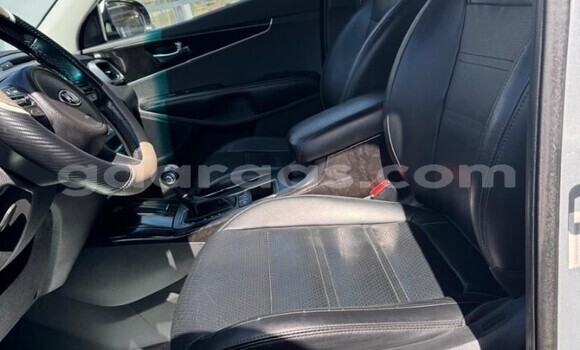 Dieundeu Occasion Kia Sorento Silver Auto in Dakar in Dakar Dieundeu Occasion Kia Sorento Silver Auto in Dakar in Dakar