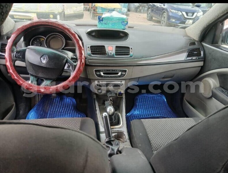 Big with watermark renault megane dakar dakar 28023