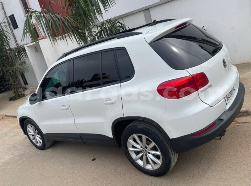 Big with watermark volkswagen tiguan dakar dakar 28025