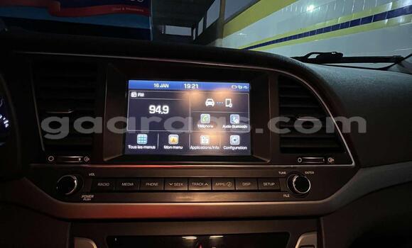 Acheter Neuf Voiture Hyundai Elantra Gris à Rufisque, Dakar Acheter Neuf Voiture Hyundai Elantra Gris à Rufisque, Dakar