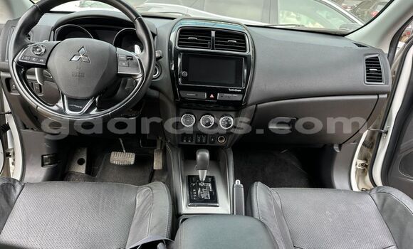 Dieundeu Occasion Mitsubishi RVR White Auto in Dakar in Dakar Dieundeu Occasion Mitsubishi RVR White Auto in Dakar in Dakar