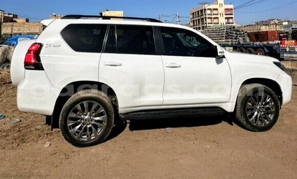 Acheter Occasion Voiture Toyota Land Cruiser Prado Blanc à Dakar, Dakar Acheter Occasion Voiture Toyota Land Cruiser Prado Blanc à Dakar, Dakar
