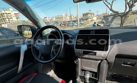 Acheter Occasion Voiture Toyota Land Cruiser Prado Blanc à Dakar, Dakar Acheter Occasion Voiture Toyota Land Cruiser Prado Blanc à Dakar, Dakar