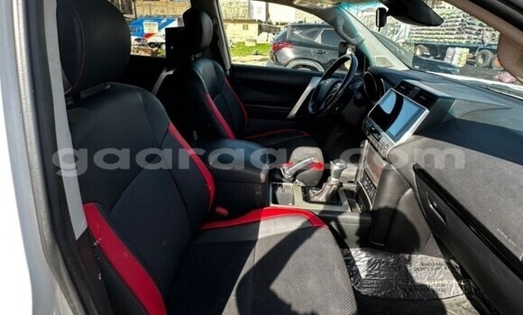 Acheter Occasion Voiture Toyota Land Cruiser Prado Blanc à Dakar, Dakar Acheter Occasion Voiture Toyota Land Cruiser Prado Blanc à Dakar, Dakar