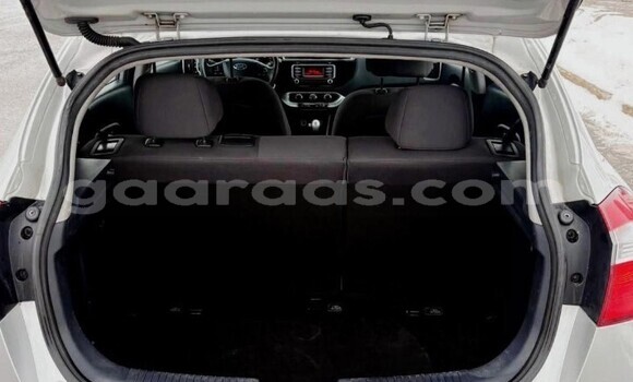 Buy Used Kia Rio Silver Car in Dakar in Dakar Buy Used Kia Rio Silver Car in Dakar in Dakar