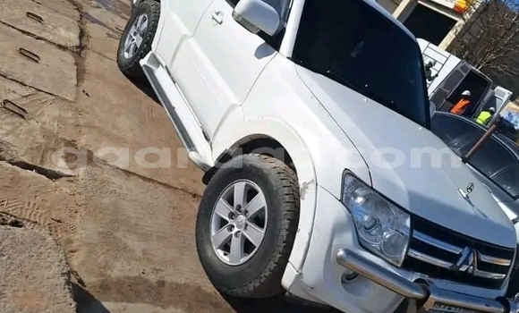 Dieundeu Occasion Mitsubishi Pajero White Auto in Dakar in Dakar Dieundeu Occasion Mitsubishi Pajero White Auto in Dakar in Dakar