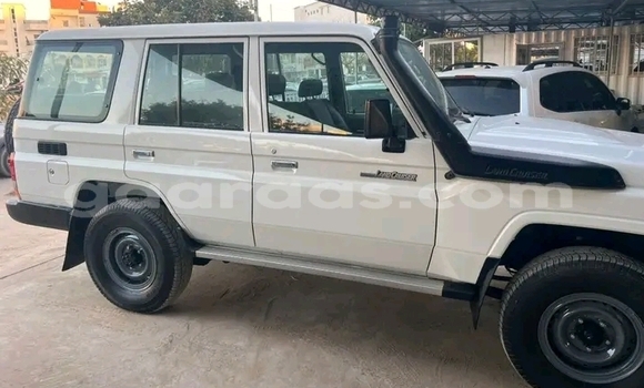 Dieundeu Occasion Toyota Land Cruiser White Auto in Dakar in Dakar