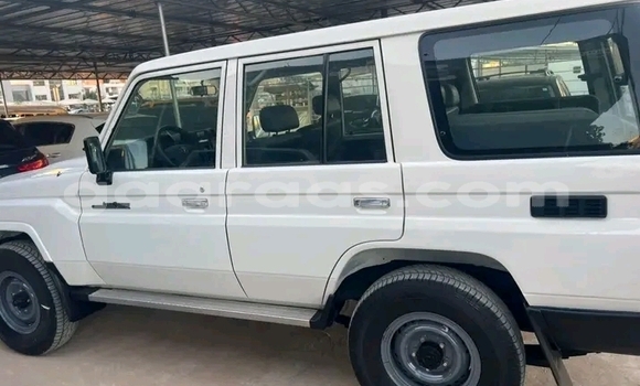 Acheter Occasion Voiture Toyota Land Cruiser White à Dakar, Dakar Acheter Occasion Voiture Toyota Land Cruiser White à Dakar, Dakar