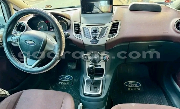 Acheter Occasion Voiture Ford Fiesta Blanc à Dakar, Dakar Acheter Occasion Voiture Ford Fiesta Blanc à Dakar, Dakar