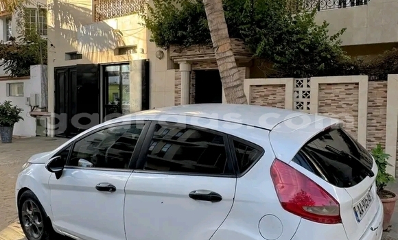 Acheter Occasion Voiture Ford Fiesta Blanc à Dakar, Dakar Acheter Occasion Voiture Ford Fiesta Blanc à Dakar, Dakar