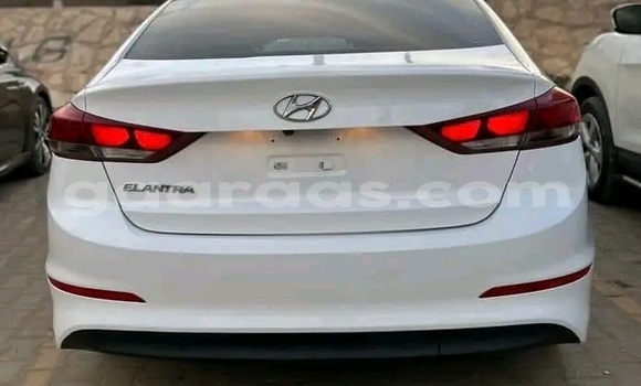Acheter Occasion Voiture Hyundai Elantra White à Dakar, Dakar Acheter Occasion Voiture Hyundai Elantra White à Dakar, Dakar