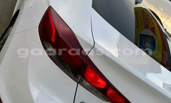 Acheter Occasion Voiture Hyundai Elantra White à Dakar, Dakar Acheter Occasion Voiture Hyundai Elantra White à Dakar, Dakar