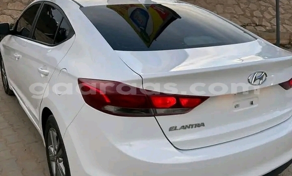 Acheter Occasion Voiture Hyundai Elantra White à Dakar, Dakar Acheter Occasion Voiture Hyundai Elantra White à Dakar, Dakar