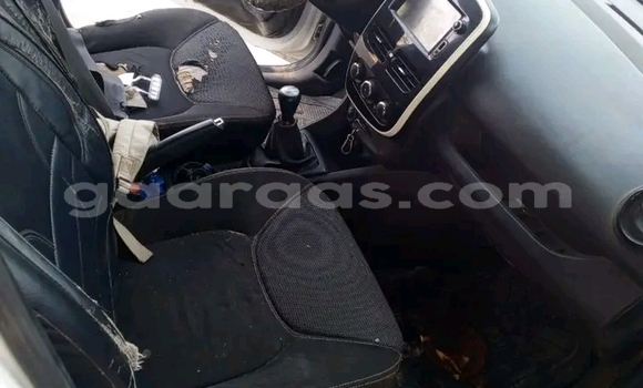 Buy Used Renault Clio White Car in Dakar in Dakar
