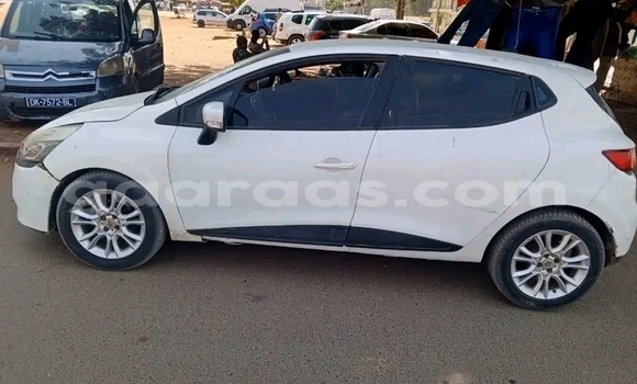 Dieundeu Occasion Renault Clio White Auto in Dakar in Dakar Dieundeu Occasion Renault Clio White Auto in Dakar in Dakar