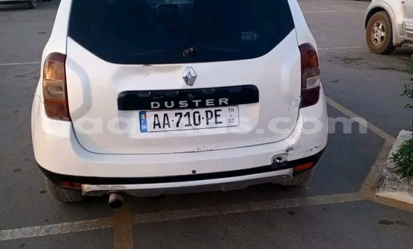 Buy Used Renault Duster White Car in Dakar in Dakar