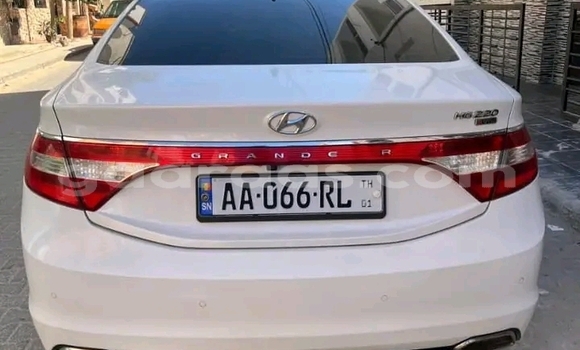 Dieundeu Occasion Hyundai Grandeur White Auto in Dakar in Dakar Dieundeu Occasion Hyundai Grandeur White Auto in Dakar in Dakar