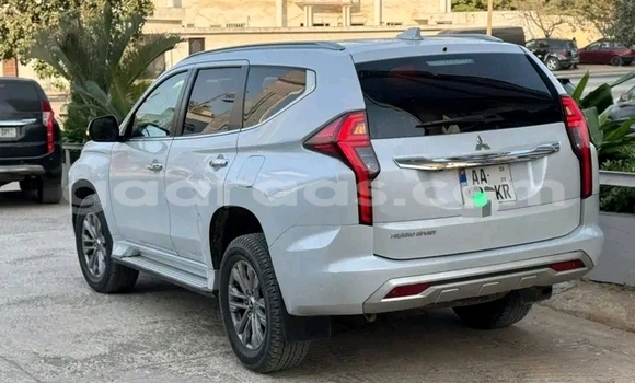 Dieundeu Occasion Mitsubishi Pajero White Auto in Dakar in Dakar Dieundeu Occasion Mitsubishi Pajero White Auto in Dakar in Dakar