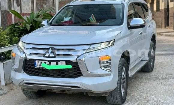 Dieundeu Occasion Mitsubishi Pajero White Auto in Dakar in Dakar Dieundeu Occasion Mitsubishi Pajero White Auto in Dakar in Dakar