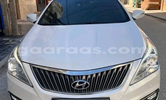 Dieundeu Occasion Hyundai Grandeur White Auto in Dakar in Dakar Dieundeu Occasion Hyundai Grandeur White Auto in Dakar in Dakar