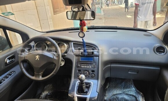 Dieundeu Occasion Peugeot 5008 Silver Auto in Dakar in Dakar Dieundeu Occasion Peugeot 5008 Silver Auto in Dakar in Dakar