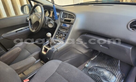 Dieundeu Occasion Peugeot 5008 Silver Auto in Dakar in Dakar Dieundeu Occasion Peugeot 5008 Silver Auto in Dakar in Dakar