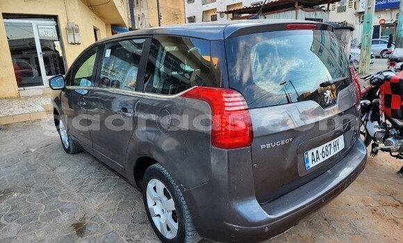 Dieundeu Occasion Peugeot 5008 Silver Auto in Dakar in Dakar Dieundeu Occasion Peugeot 5008 Silver Auto in Dakar in Dakar