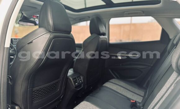 Buy Import Peugeot 3008 White Car in Dakar in Dakar Buy Import Peugeot 3008 White Car in Dakar in Dakar