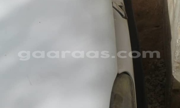 Buy Used Renault 19 White Car in Dakar in Dakar Buy Used Renault 19 White Car in Dakar in Dakar