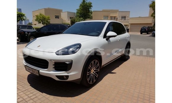Acheter Import Voiture Porsche Cayenne Blanc à Import - Dubai, Dakar