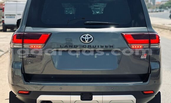 Buy Import Toyota Land Cruiser Silver Car in Dakar in Dakar Buy Import Toyota Land Cruiser Silver Car in Dakar in Dakar