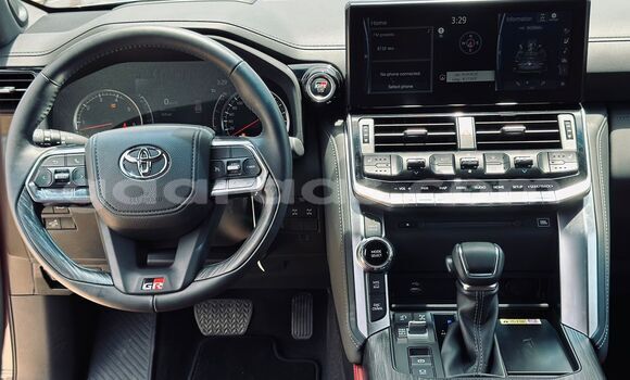 Buy Import Toyota Land Cruiser Silver Car in Dakar in Dakar Buy Import Toyota Land Cruiser Silver Car in Dakar in Dakar