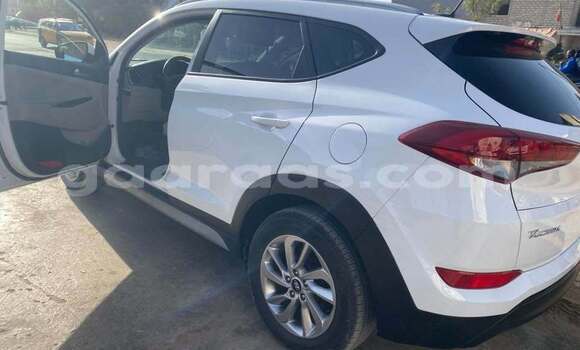 Dieundeu Occasion Hyundai Tucson White Auto in Dakar in Dakar Dieundeu Occasion Hyundai Tucson White Auto in Dakar in Dakar