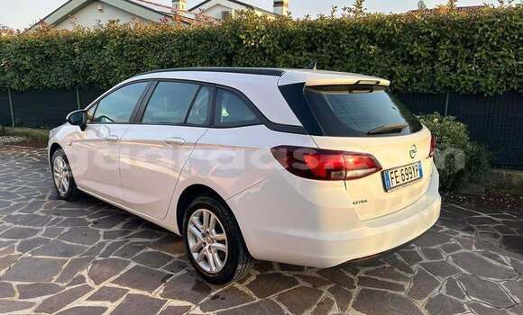 Dieundeu Occasion Opel Astra White Auto in Dakar in Dakar Dieundeu Occasion Opel Astra White Auto in Dakar in Dakar