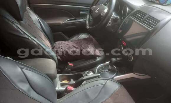 Dieundeu Occasion Mitsubishi RVR White Auto in Dakar in Dakar Dieundeu Occasion Mitsubishi RVR White Auto in Dakar in Dakar