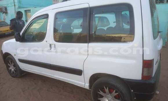 Dieundeu Occasion Citroen Berlingo White Auto in Dakar in Dakar Dieundeu Occasion Citroen Berlingo White Auto in Dakar in Dakar