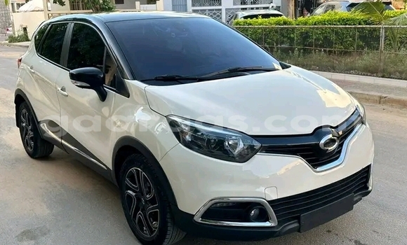 Buy Used Renault Captur White Car in Dakar in Dakar Buy Used Renault Captur White Car in Dakar in Dakar