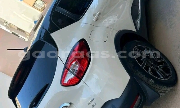 Buy Used Renault Captur White Car in Dakar in Dakar Buy Used Renault Captur White Car in Dakar in Dakar