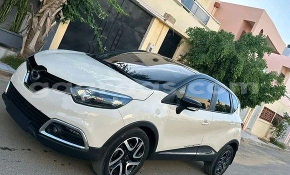 Buy Used Renault Captur White Car in Dakar in Dakar Buy Used Renault Captur White Car in Dakar in Dakar