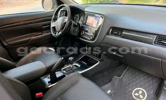 Buy Used Mitsubishi Outlander Red Car in Dakar in Dakar Buy Used Mitsubishi Outlander Red Car in Dakar in Dakar