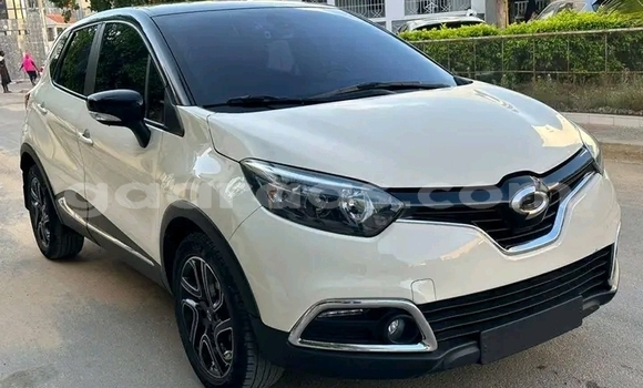 Buy Used Renault Captur White Car in Dakar in Dakar Buy Used Renault Captur White Car in Dakar in Dakar