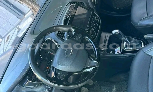 Buy Used Renault Captur White Car in Dakar in Dakar Buy Used Renault Captur White Car in Dakar in Dakar